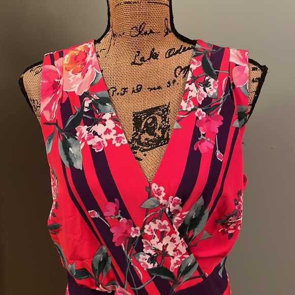 Chris Mclaughlin dress size 16. - Picture 2 of 15